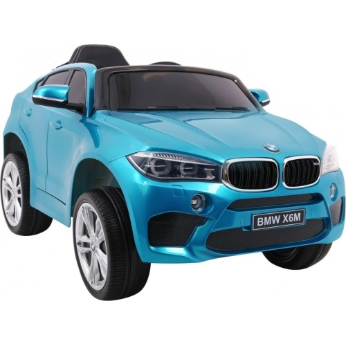 BMW X6M w niebieskim lakierze
