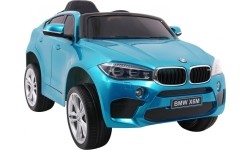 BMW X6M w niebieskim lakierze