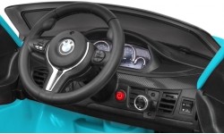 BMW X6M w niebieskim lakierze