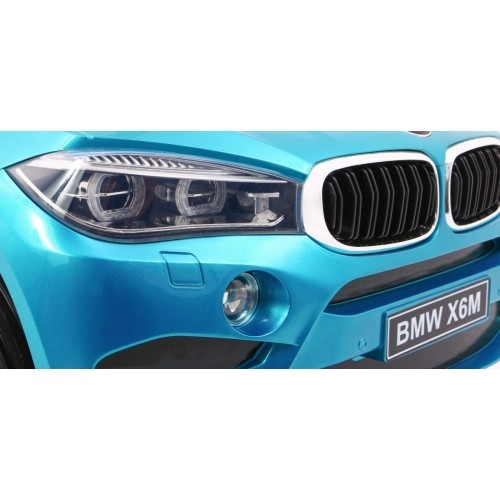 BMW X6M w niebieskim lakierze
