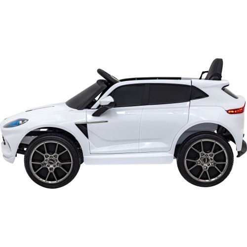 Aston Martin DBX pojazd biały