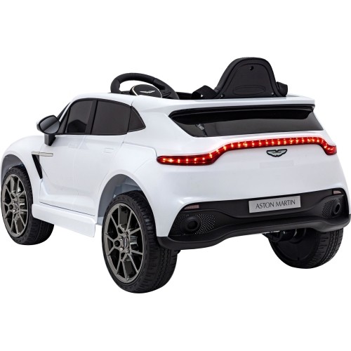 Aston Martin DBX pojazd biały