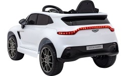 Aston Martin DBX pojazd biały