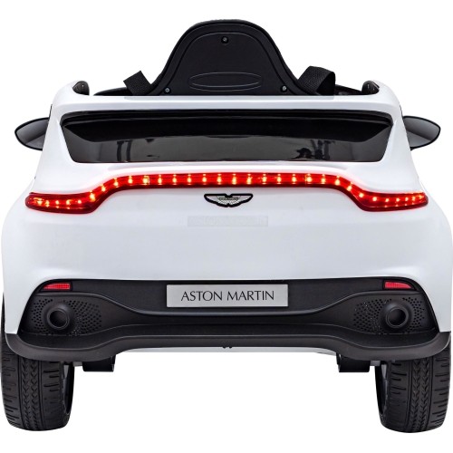 Aston Martin DBX pojazd biały