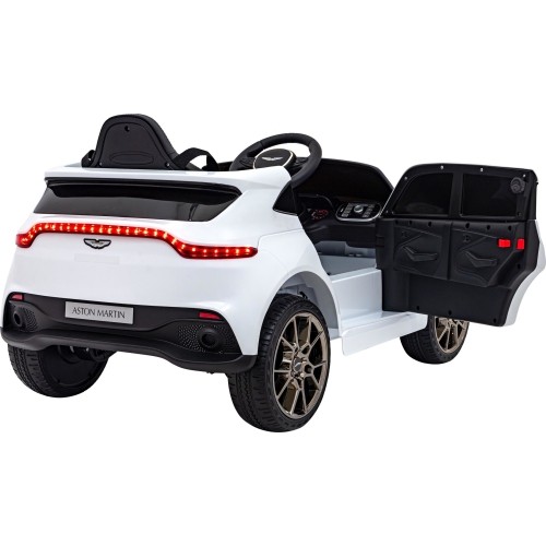 Aston Martin DBX pojazd biały