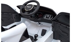 Aston Martin DBX pojazd biały