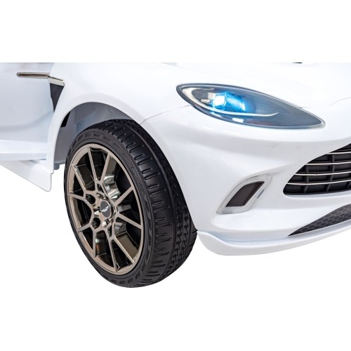Aston Martin DBX pojazd biały
