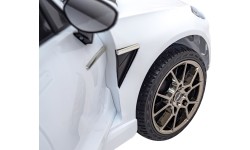 Aston Martin DBX pojazd biały