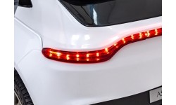 Aston Martin DBX pojazd biały