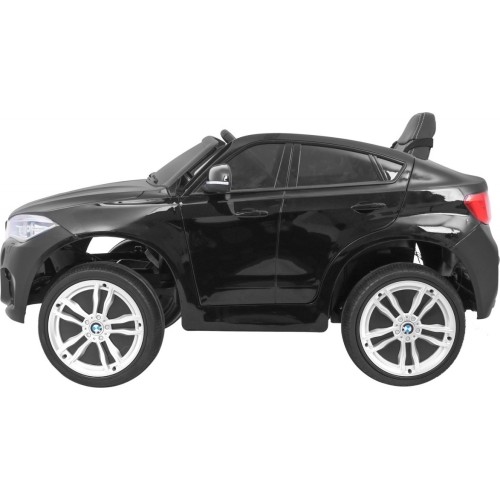 Pojazd BMW X6M lakierowany na czarno