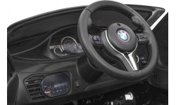 Pojazd BMW X6M lakierowany na czarno