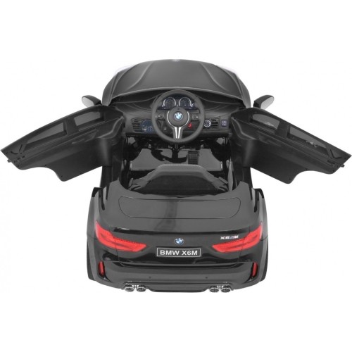 Pojazd BMW X6M lakierowany na czarno
