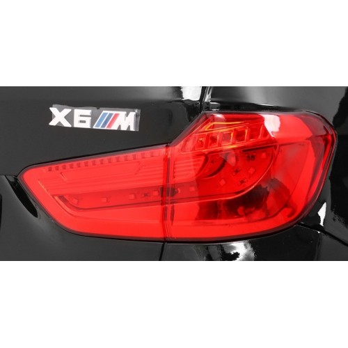 Pojazd BMW X6M lakierowany na czarno