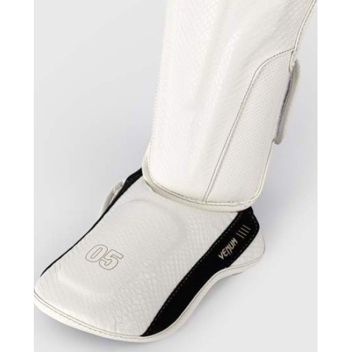 Ochraniacze goleni Venum Impact Evo Scales - kość słoniowa