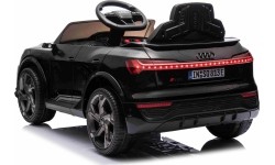 Pojazd elektryczny Audi SQ8, czarny