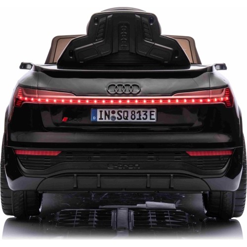 Pojazd elektryczny Audi SQ8, czarny