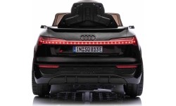 Pojazd elektryczny Audi SQ8, czarny