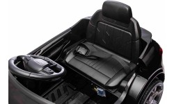 Pojazd elektryczny Audi SQ8, czarny