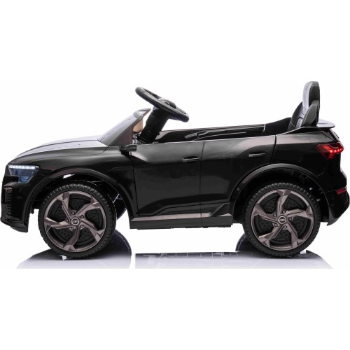 Pojazd elektryczny Audi SQ8, czarny