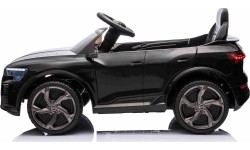 Pojazd elektryczny Audi SQ8, czarny