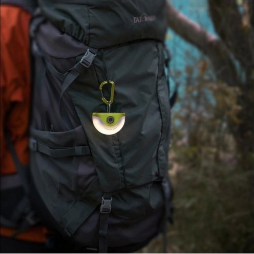 Zielona lampa kempingowa Fenix CL20R V2.0