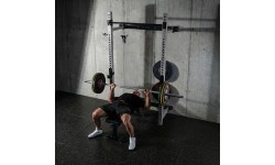 Naścienna przesuwna klatka treningowa z ławką KLT34 szara HMS Fitness