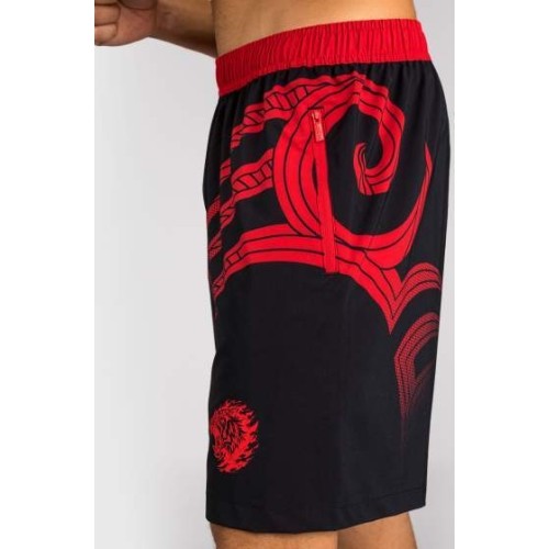 Spodenki treningowe Venum x Mike Tyson Tiger – głęboka czerń/intensywna czerwień