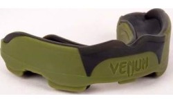 Ochraniacz na zęby Venum Predator, khaki/czarny
