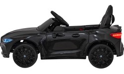 Pojazd elektryczny BMW M4, czarny