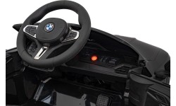 Pojazd elektryczny BMW M4, czarny