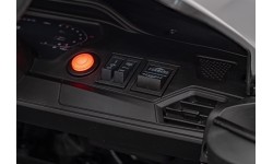 Pojazd elektryczny BMW M4, czarny