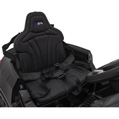Pojazd elektryczny BMW M4, czarny