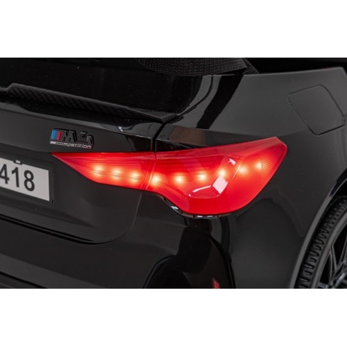 Pojazd elektryczny BMW M4, czarny