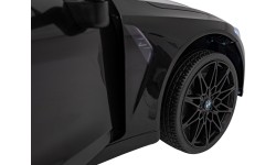 Pojazd elektryczny BMW M4, czarny