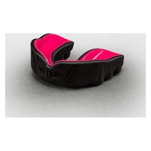 Venum Challenger Mouthguard - Black/Raspberry