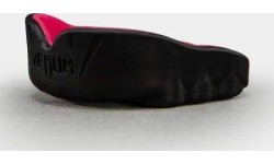 Venum Challenger Mouthguard - Black/Raspberry