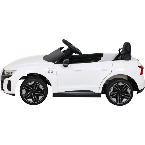 Samochód elektryczny Audi RS E-Tron GT, biały