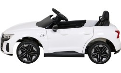 Samochód elektryczny Audi RS E-Tron GT, biały