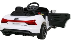 Samochód elektryczny Audi RS E-Tron GT, biały