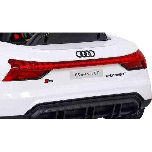 Samochód elektryczny Audi RS E-Tron GT, biały