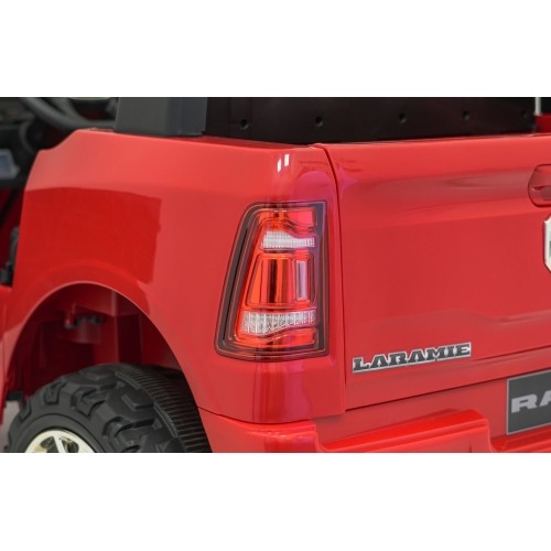 Pojazd elektryczny RAM 3500 czerwony