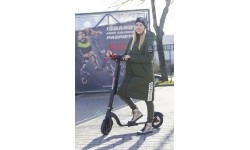 Skuter elektryczny Beaster BS801B, 700 W, 36 V, 10 Ah, 25,4 cm, czarny