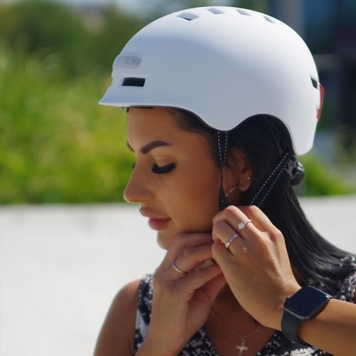 Kask Beaster BS51BL z lampkami LED, rozmiar M, biały
