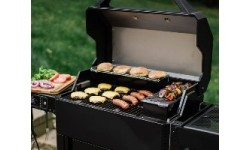 Cyfrowy grill-wędzarnia na węgiel drzewny Masterbuilt AutoIgnite Series 545