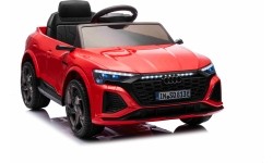 Audi SQ8 pojazd czerwony