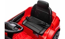 Audi SQ8 pojazd czerwony