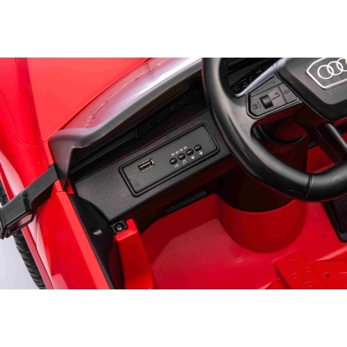Audi SQ8 pojazd czerwony