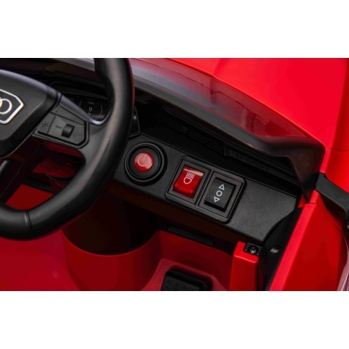 Audi SQ8 pojazd czerwony