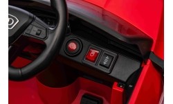 Audi SQ8 pojazd czerwony