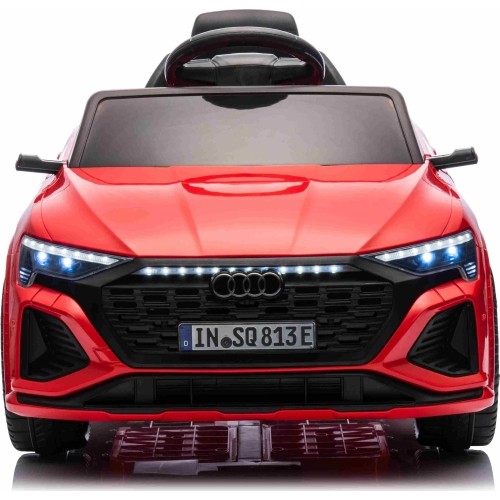 Audi SQ8 pojazd czerwony